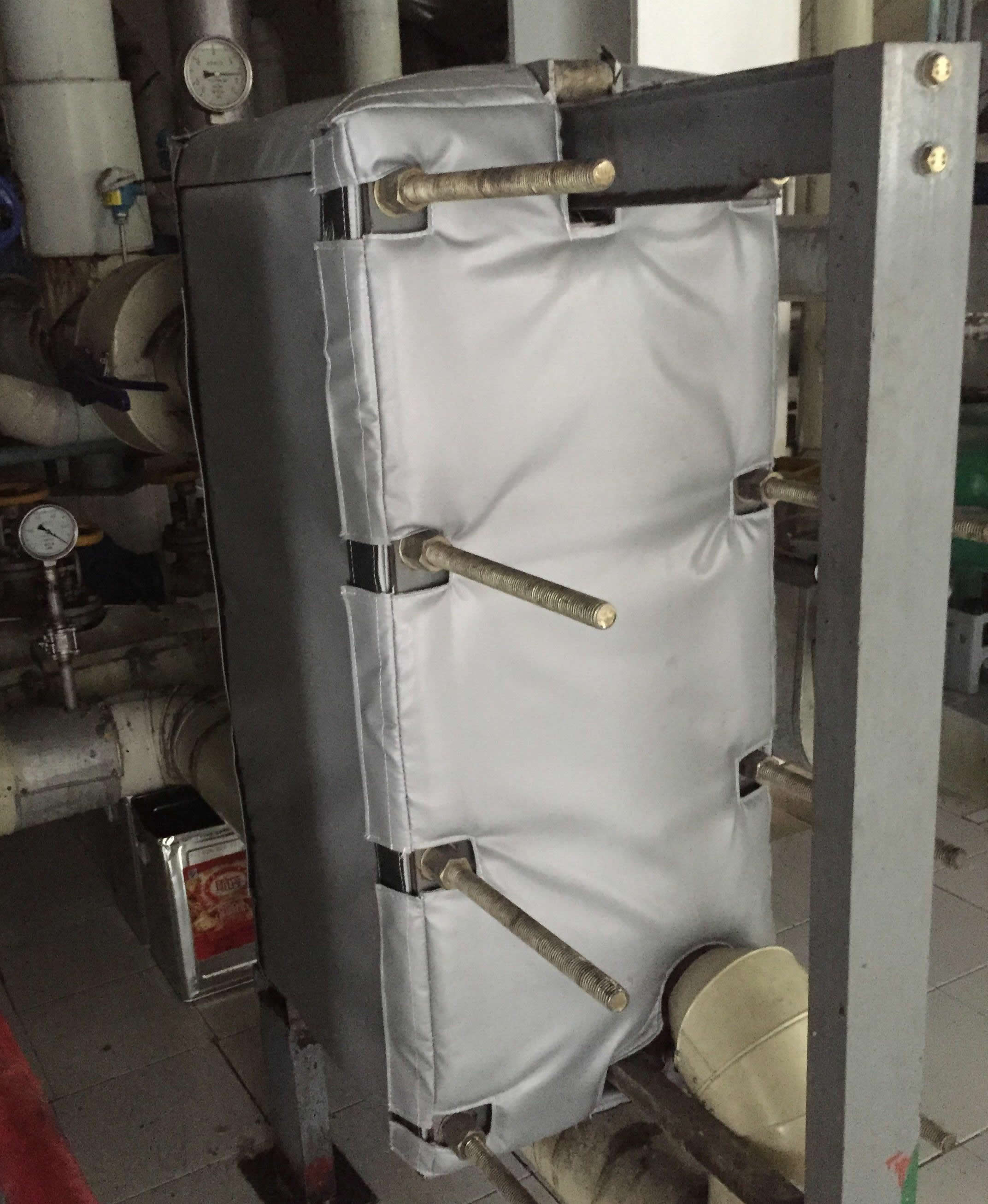 板式<a href=http://m.srxzlg.com/e/tags/?tagname=%E6%8D%A2%E7%83%AD%E5%99%A8%E4%BF%9D%E6%B8%A9 target=_blank class=infotextkey>換熱器保溫</a>套