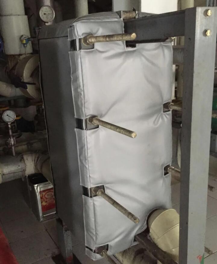 板式<a href=http://m.srxzlg.com/e/tags/?tagname=%E6%8D%A2%E7%83%AD%E5%99%A8%E4%BF%9D%E6%B8%A9 target=_blank class=infotextkey>換熱器保溫</a>套